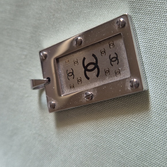 Pendant - Picture 2 of 2